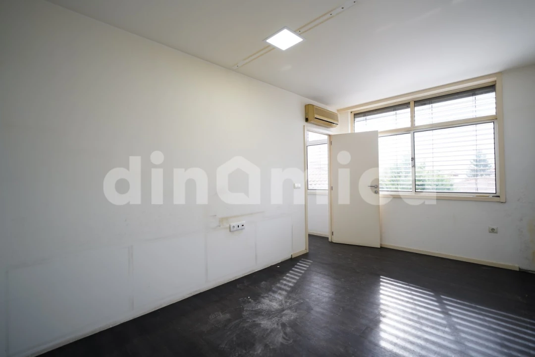 Armazém para Venda em Ruivães e Novais Foto 22