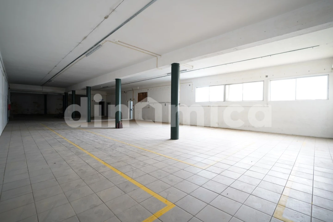 Armazém para Venda em Ruivães e Novais Foto 29