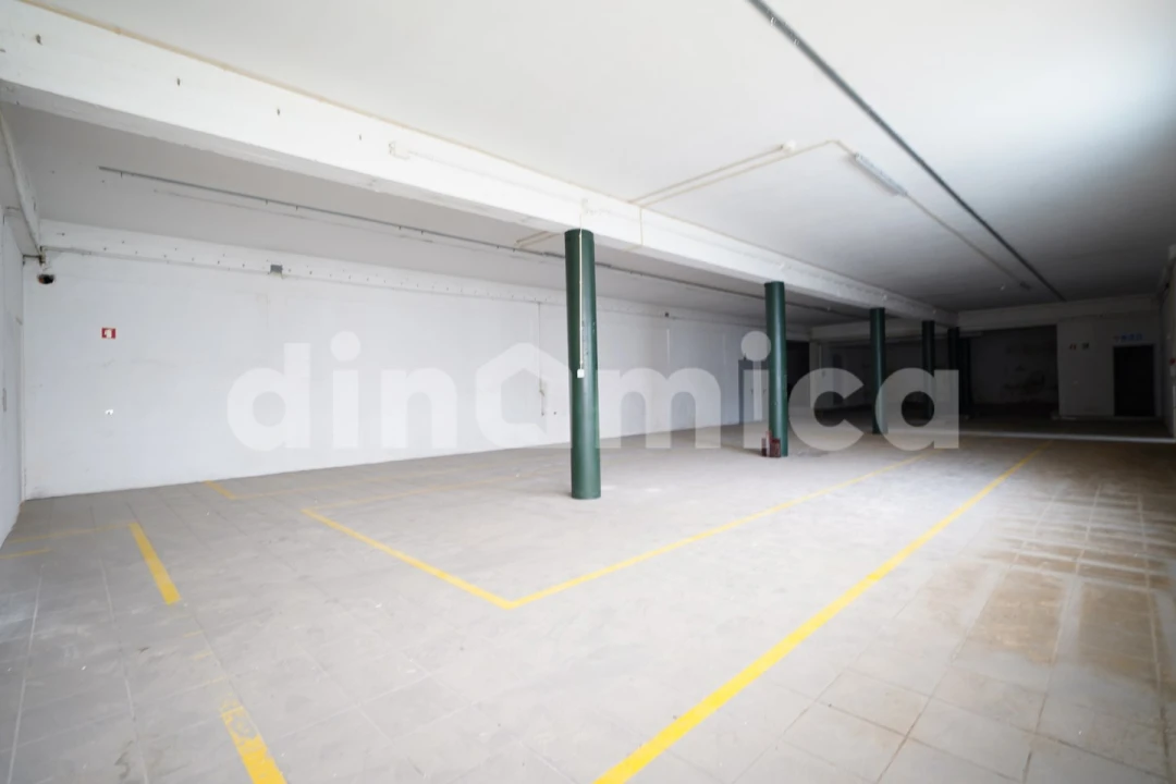 Armazém para Venda em Ruivães e Novais Foto 30