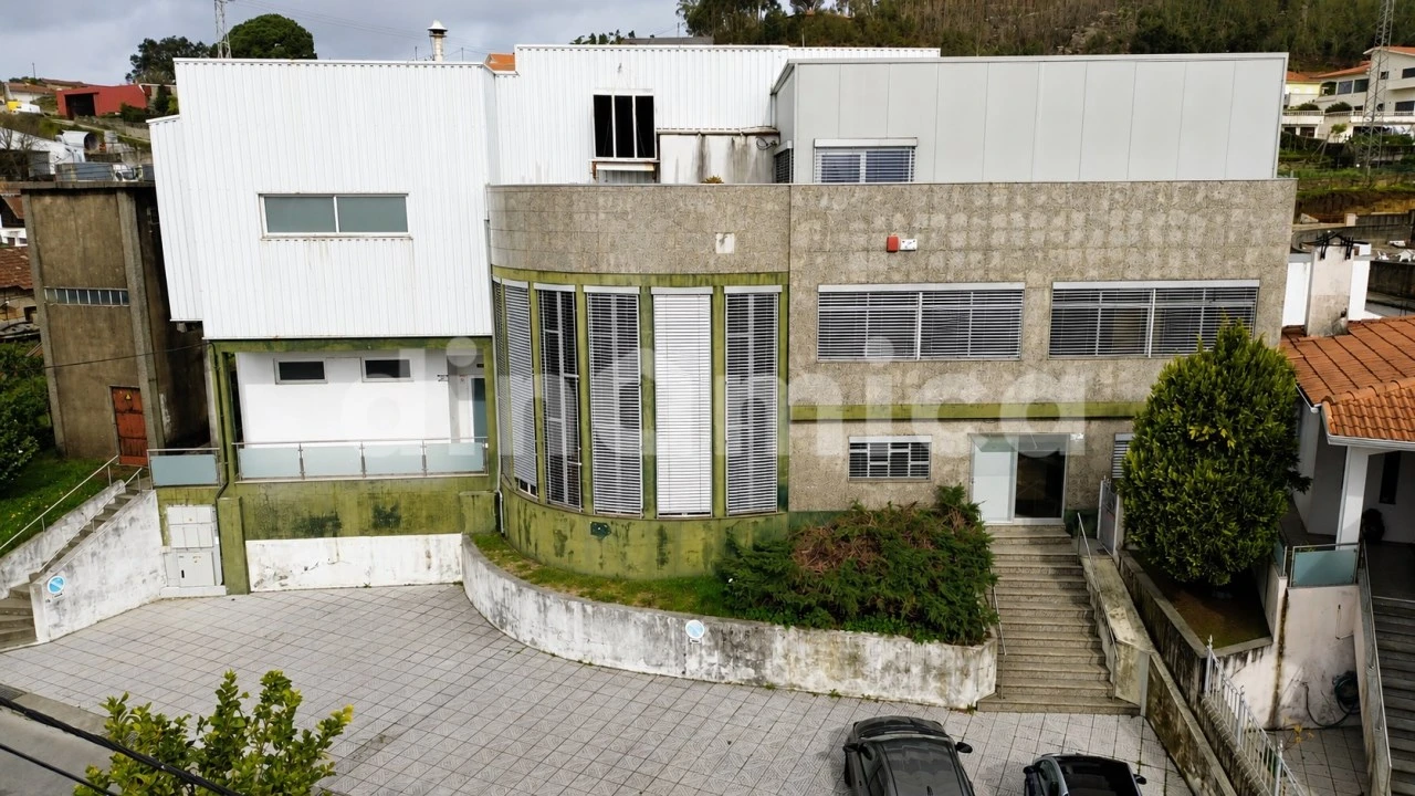Armazém para Venda em Ruivães e Novais Foto 1