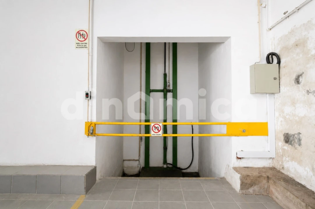 Armazém para Venda em Ruivães e Novais Foto 26