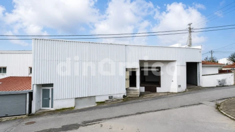 Armazém para Venda em Ruivães e Novais