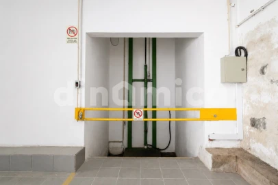 Armazém para Venda em Ruivães e Novais