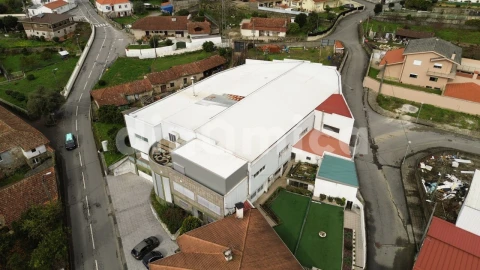 Armazém para Venda em Ruivães e Novais