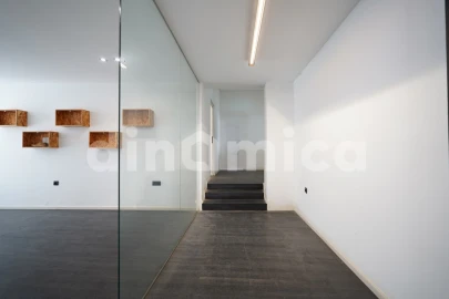 Armazém para Venda em Ruivães e Novais