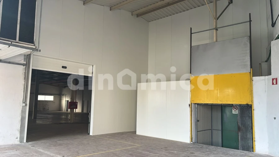 Armazém para Venda em Ruivães e Novais Foto 6