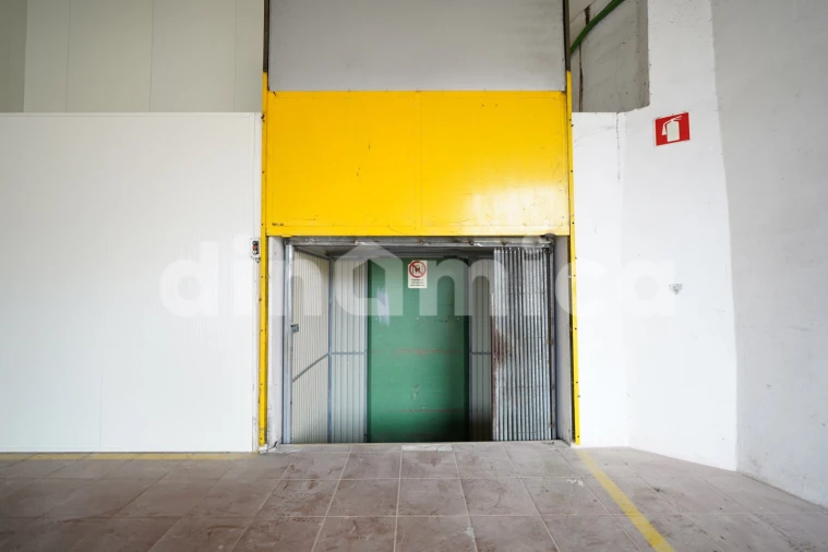 Armazém para Venda em Ruivães e Novais Foto 36