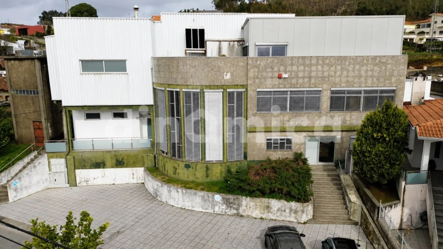 Armazém para Venda em Ruivães e Novais