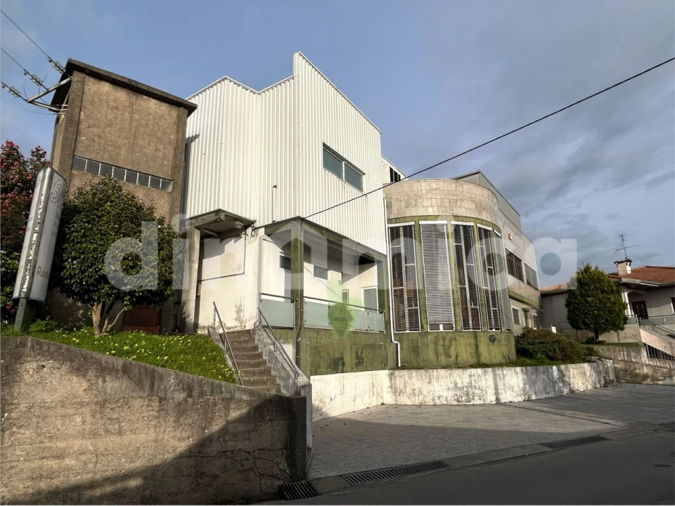 Armazém para Arrendamento em Ruivães e Novais Foto 3