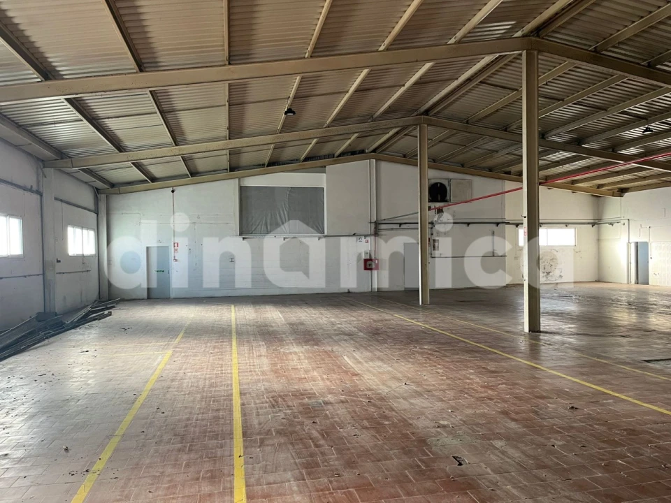 Armazém para Arrendamento em Ruivães e Novais Foto 8