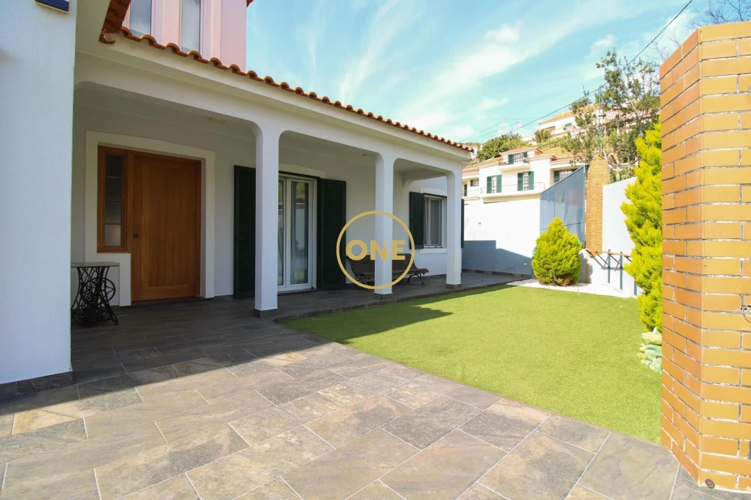 Moradia T4 para Venda em Canhas Foto 40