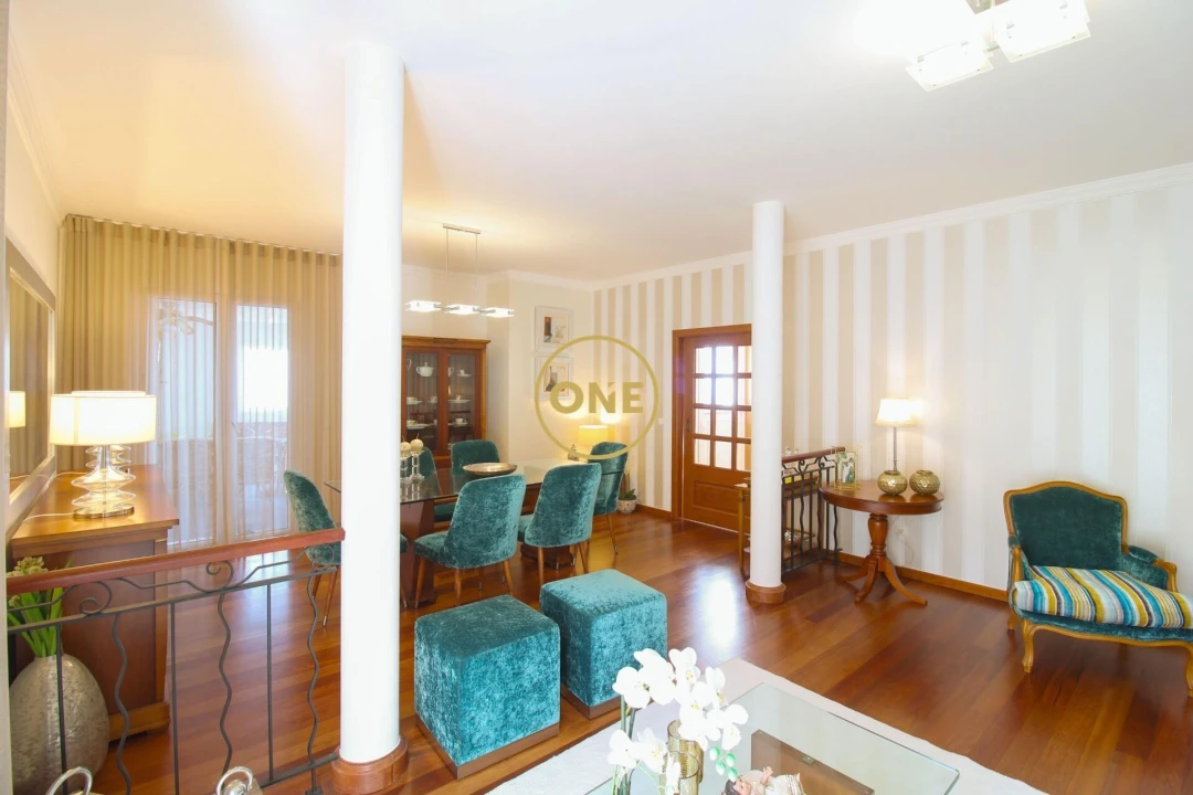 Moradia T4 para Venda em Canhas Foto 6