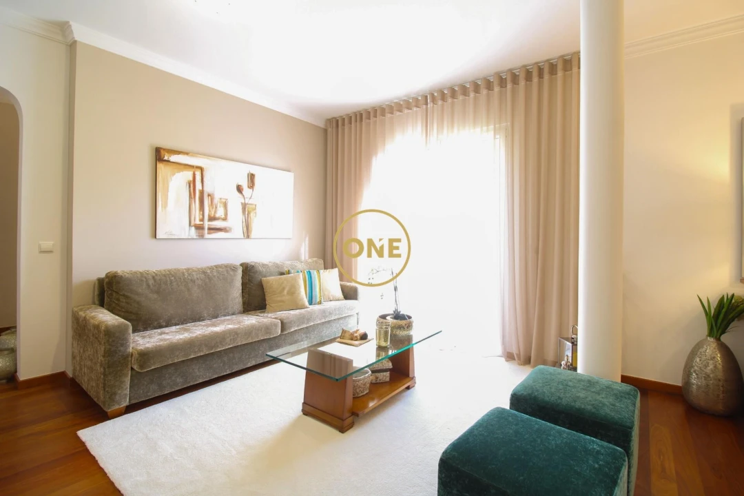 Moradia T4 para Venda em Canhas Foto 3