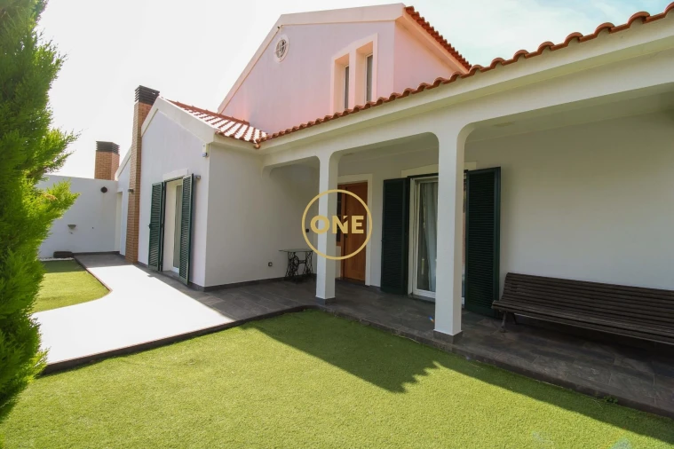 Moradia T4 para Venda em Canhas Foto 41