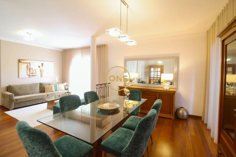 Moradia T4 para Venda em Canhas Foto 10