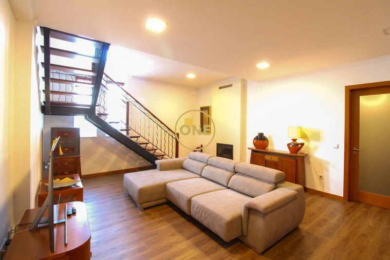 Moradia T4 para Venda em Canhas Foto 30