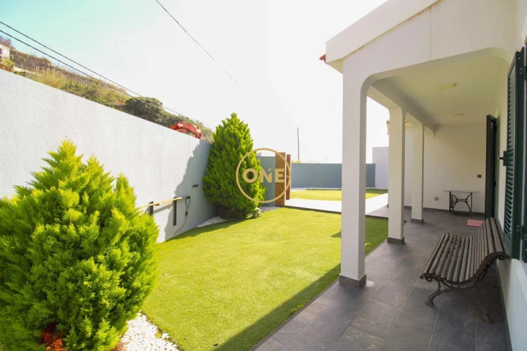 Moradia T4 para Venda em Canhas Foto 39