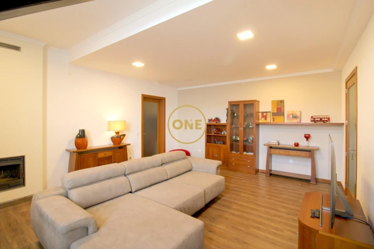 Moradia T4 para Venda em Canhas Foto 29