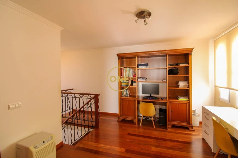 Moradia T4 para Venda em Canhas Foto 23