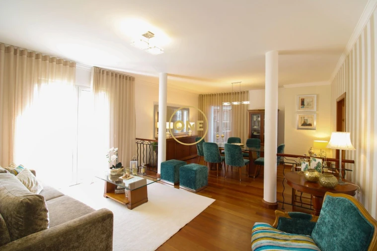 Moradia T4 para Venda em Canhas Foto 5