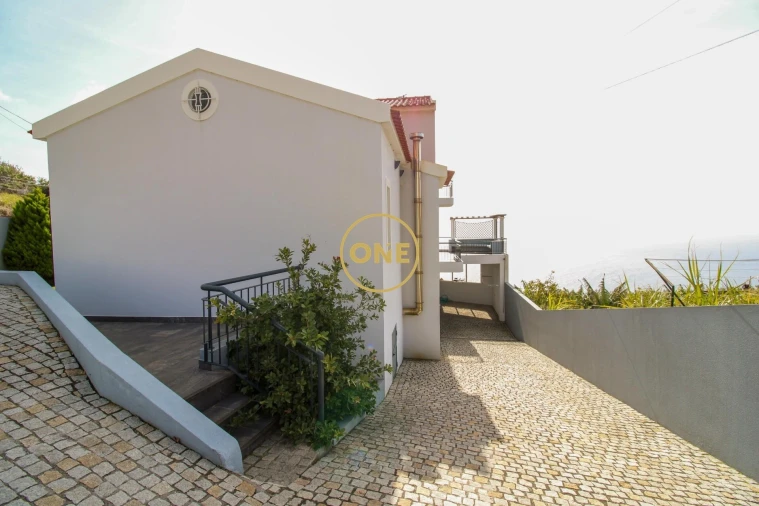 Moradia T4 para Venda em Canhas Foto 37