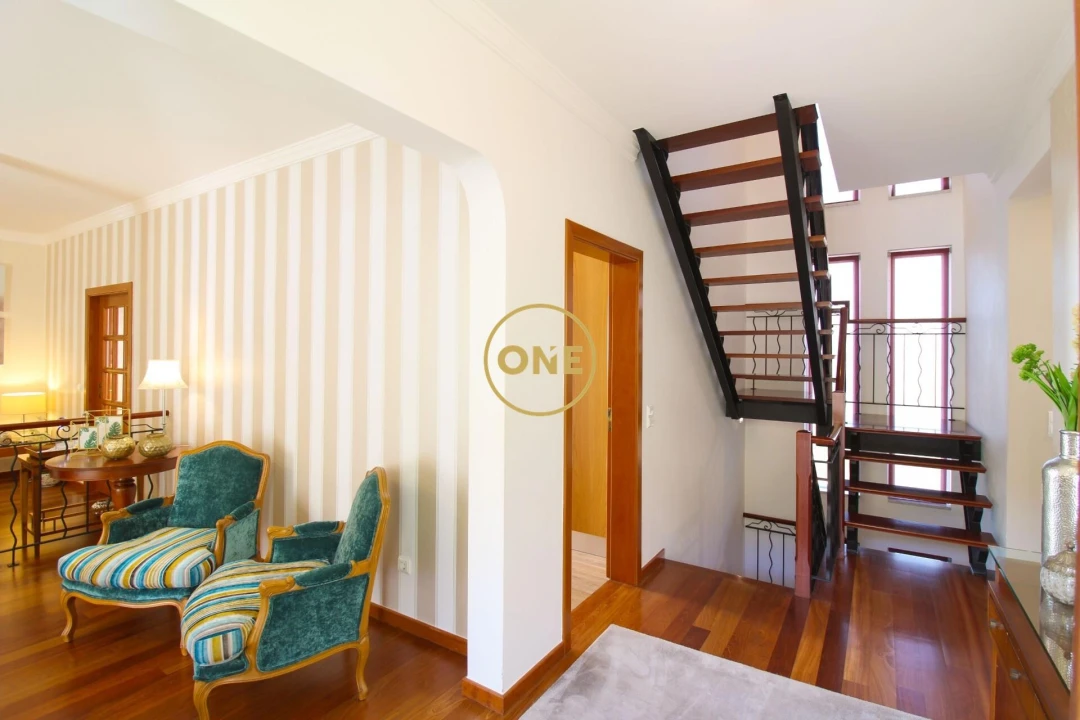 Moradia T4 para Venda em Canhas Foto 12