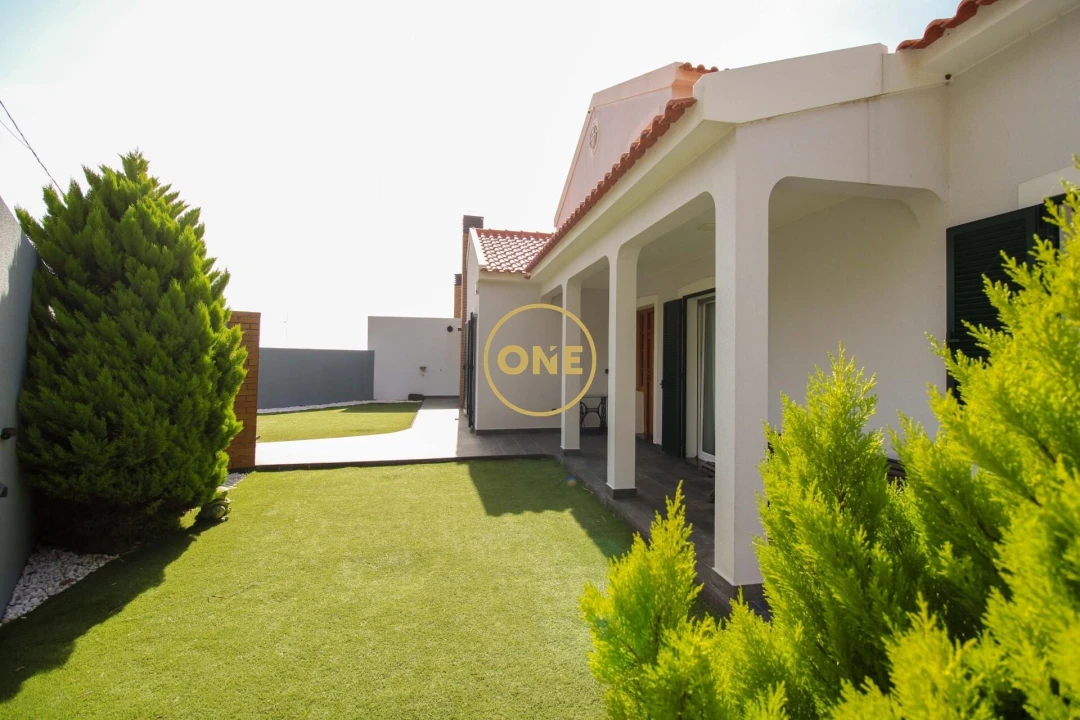 Moradia T4 para Venda em Canhas Foto 42