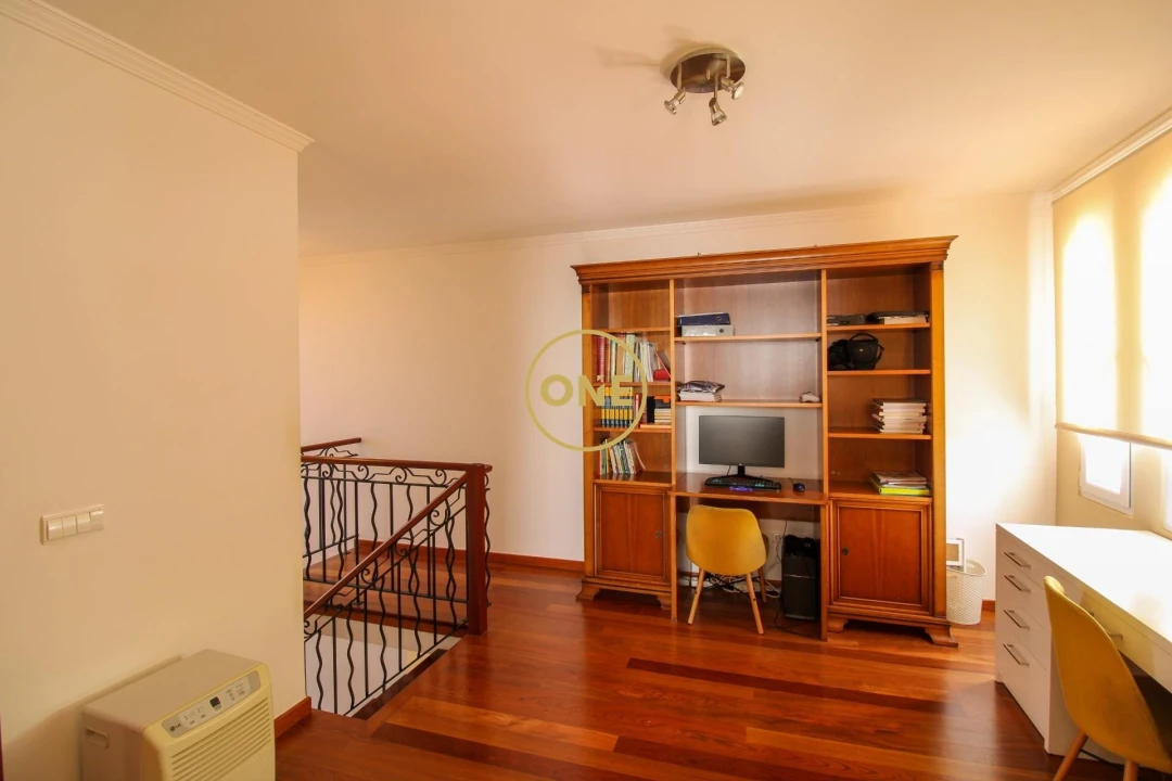 Moradia T4 para Venda em Canhas Foto 23