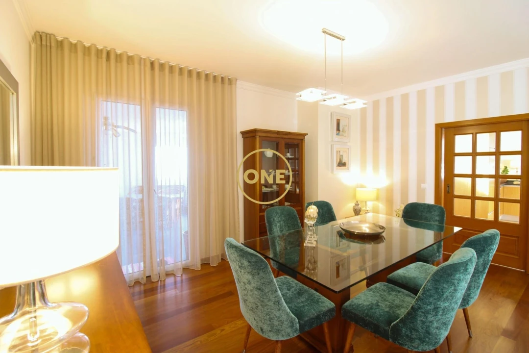 Moradia T4 para Venda em Canhas Foto 9