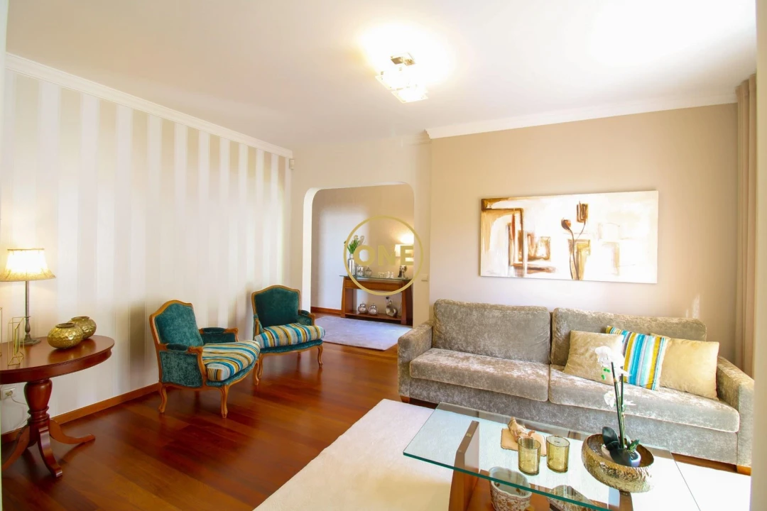 Moradia T4 para Venda em Canhas Foto 4