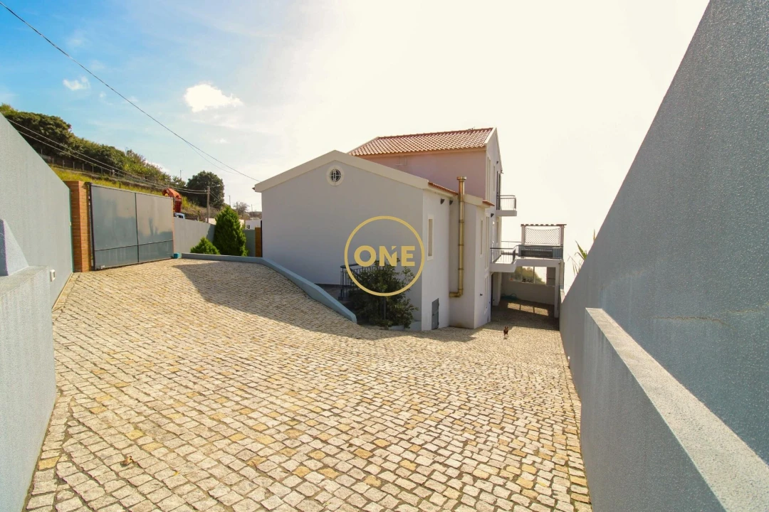 Moradia T4 para Venda em Canhas Foto 36