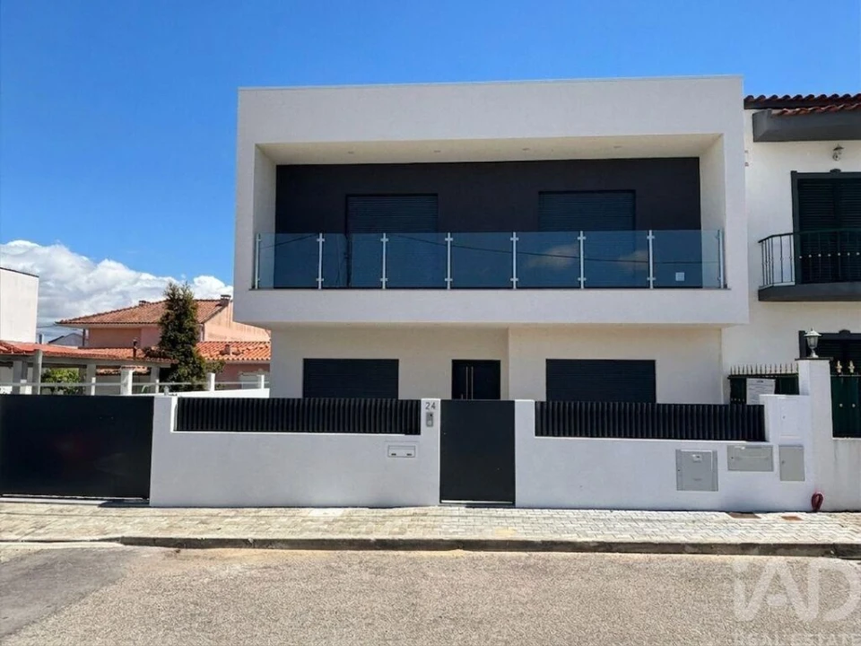 Moradia T4 para Venda em Amora Foto 2