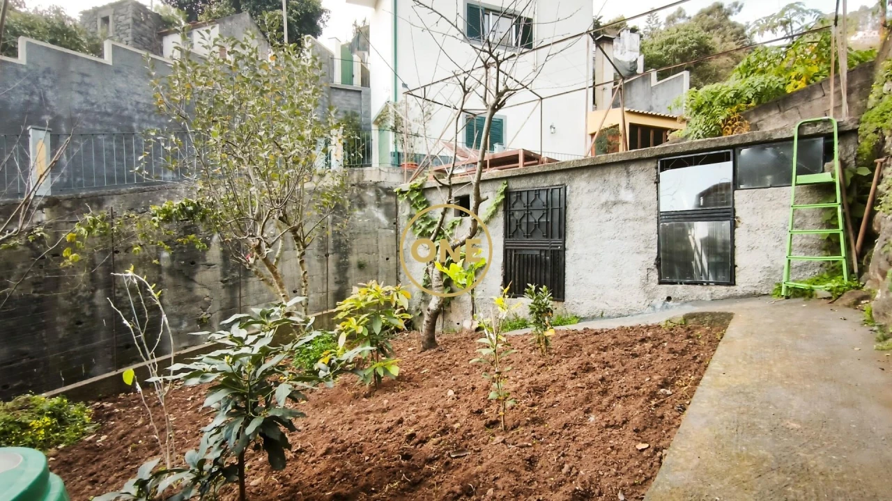 Moradia T3 para Venda em Estreito de Camara de Lobos Foto 47