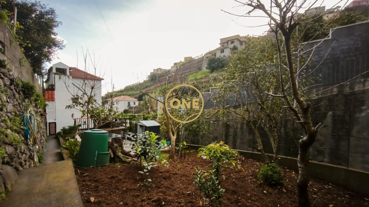 Moradia T3 para Venda em Estreito de Camara de Lobos Foto 48