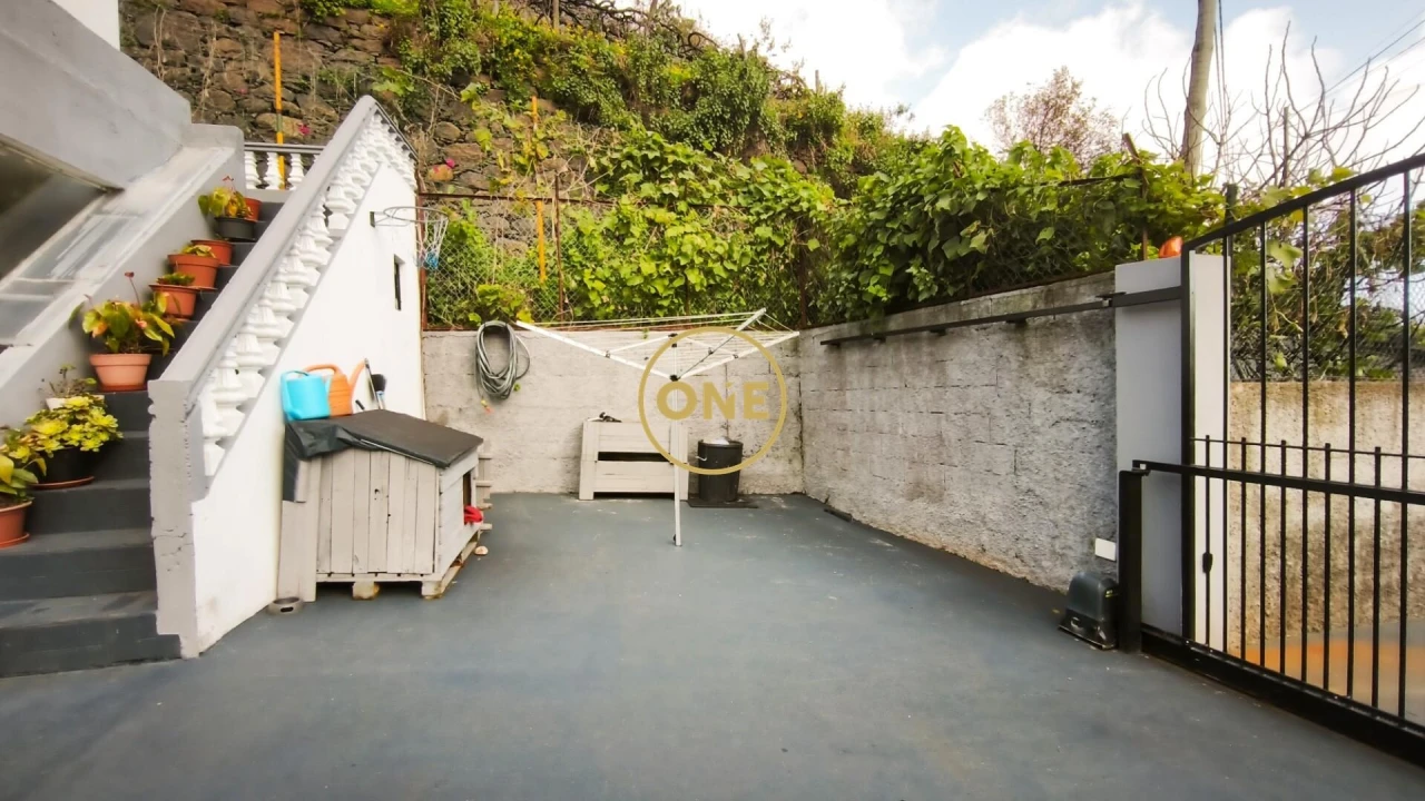 Moradia T3 para Venda em Estreito de Camara de Lobos Foto 24