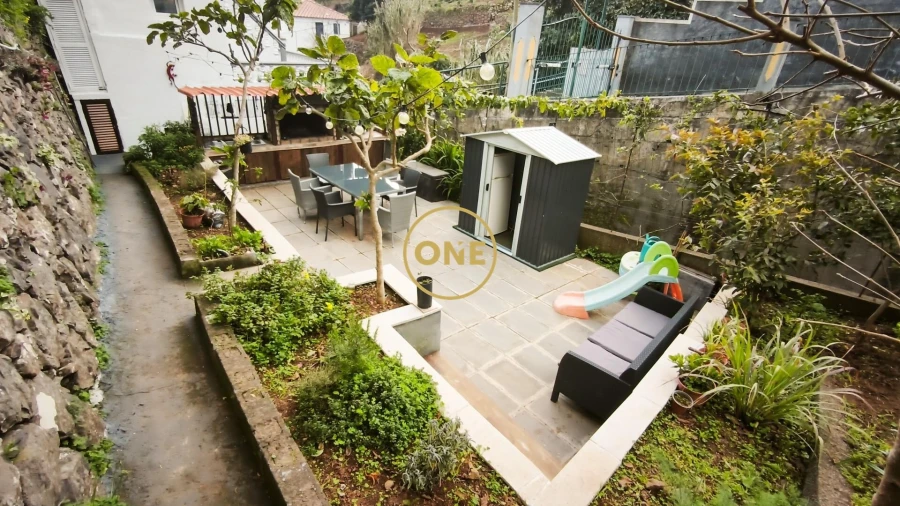 Moradia T3 para Venda em Estreito de Camara de Lobos Foto 49