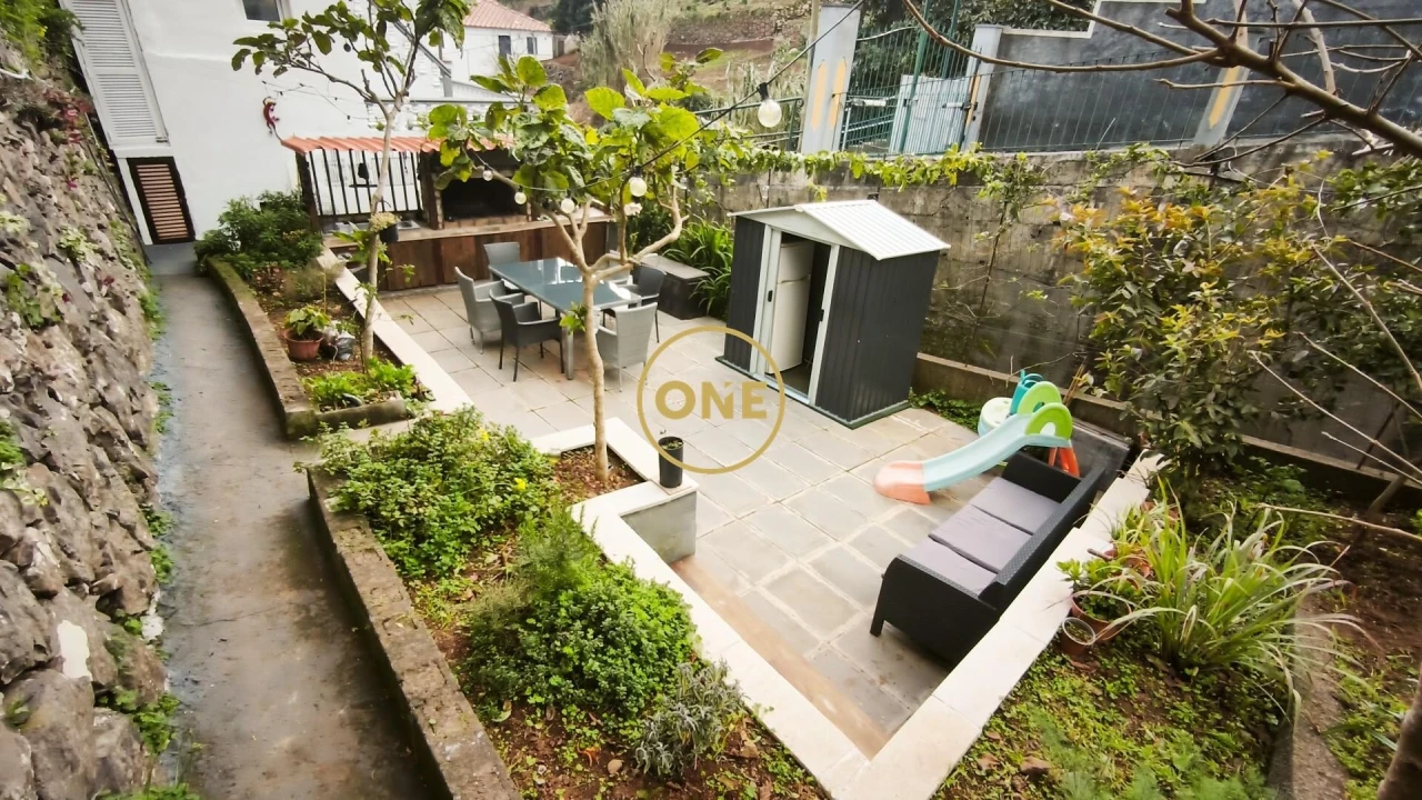 Moradia T3 para Venda em Estreito de Camara de Lobos Foto 49