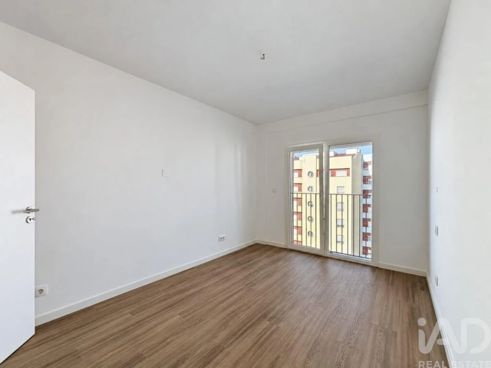 Apartamento T3 para Venda em Corroios Foto 23