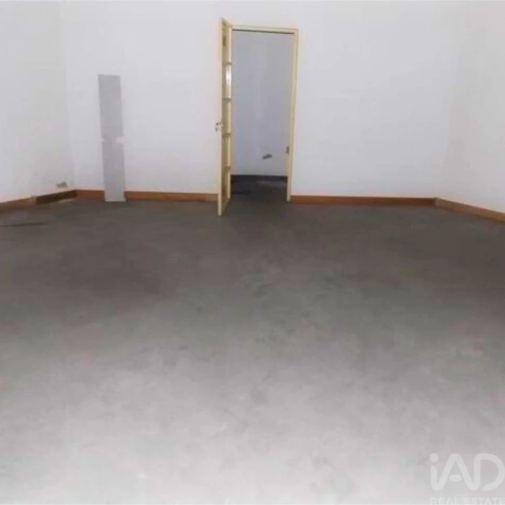 Prédio para Venda em Amiais de Baixo Foto 7