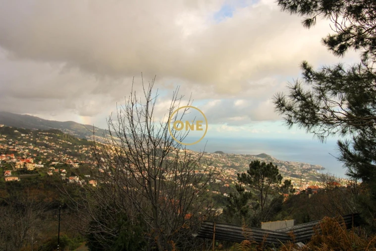 Terreno para Venda em Estreito de Camara de Lobos Foto 3