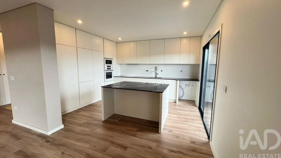 Apartamento T2 para Venda em Pombeiro de Ribavizela Foto 8