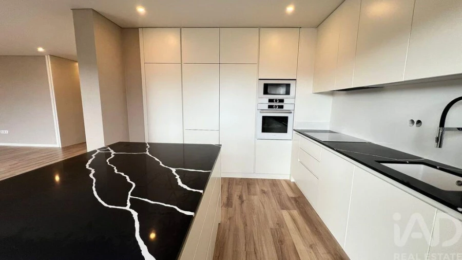 Apartamento T2 para Venda em Pombeiro de Ribavizela Foto 1