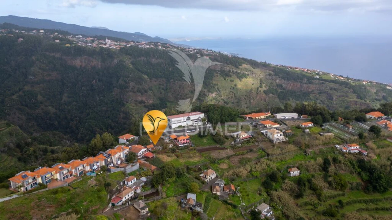 Terreno para Venda em Caniço Foto 16