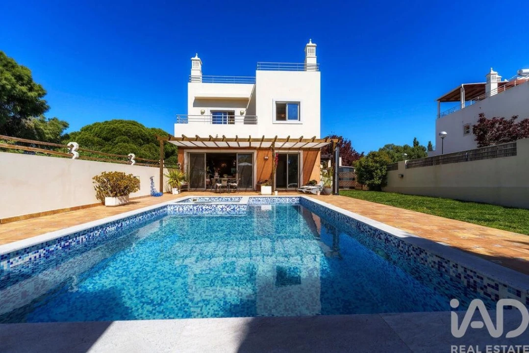 Moradia T3 para Venda em Quelfes Foto 1