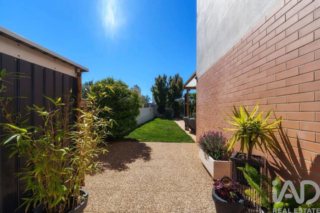 Moradia T3 para Venda em Quelfes Foto 25