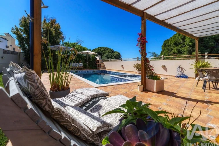 Moradia T3 para Venda em Quelfes Foto 28