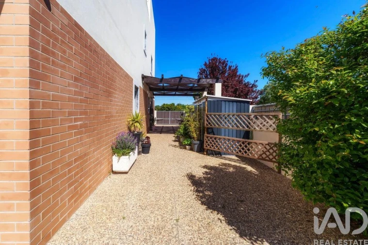 Moradia T3 para Venda em Quelfes Foto 24