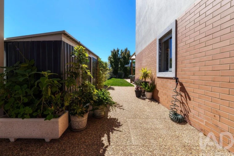 Moradia T3 para Venda em Quelfes Foto 27