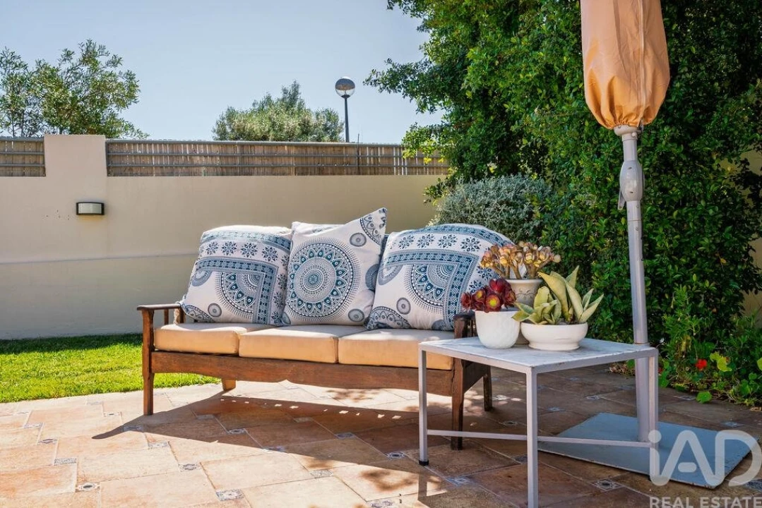 Moradia T3 para Venda em Quelfes Foto 4