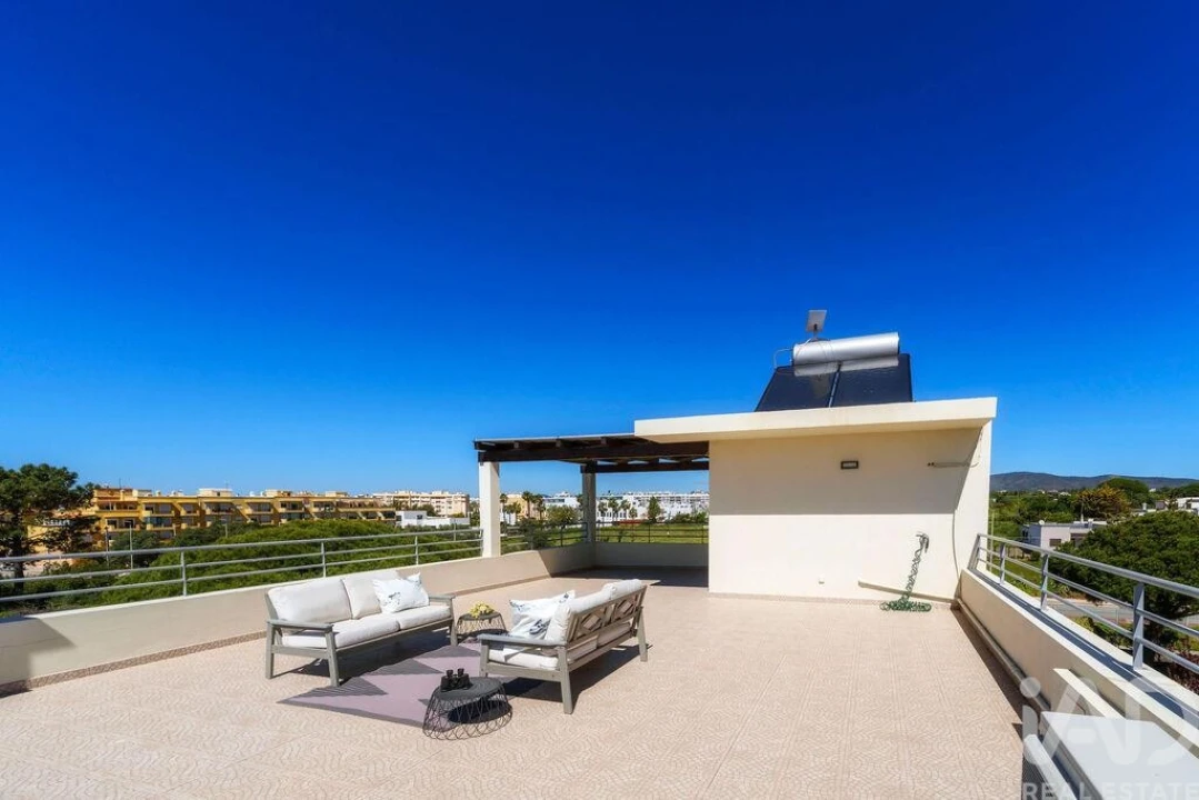 Moradia T3 para Venda em Quelfes Foto 40